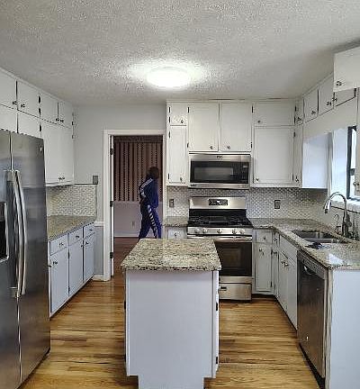 3rd image of 4265 King Richard Ct