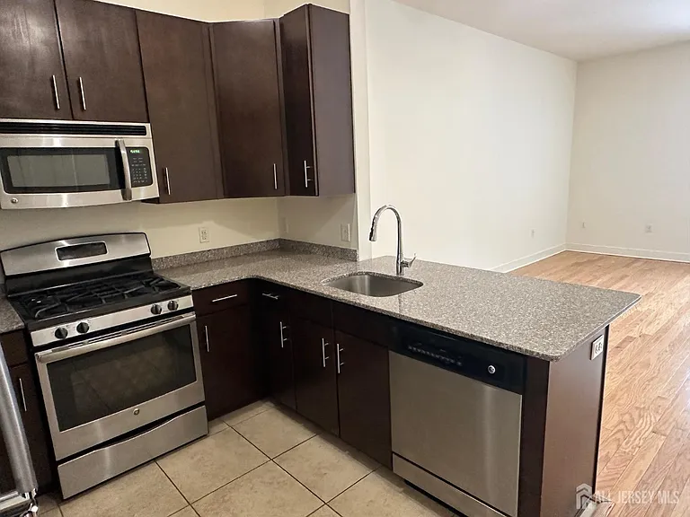 88 Roosevelt Ave #212 — Photo 5