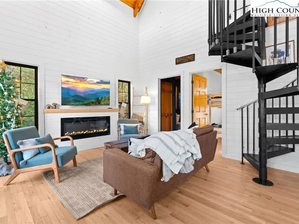 68 Bear Den Mountain View Drive, Spruce Pine, NC 28777