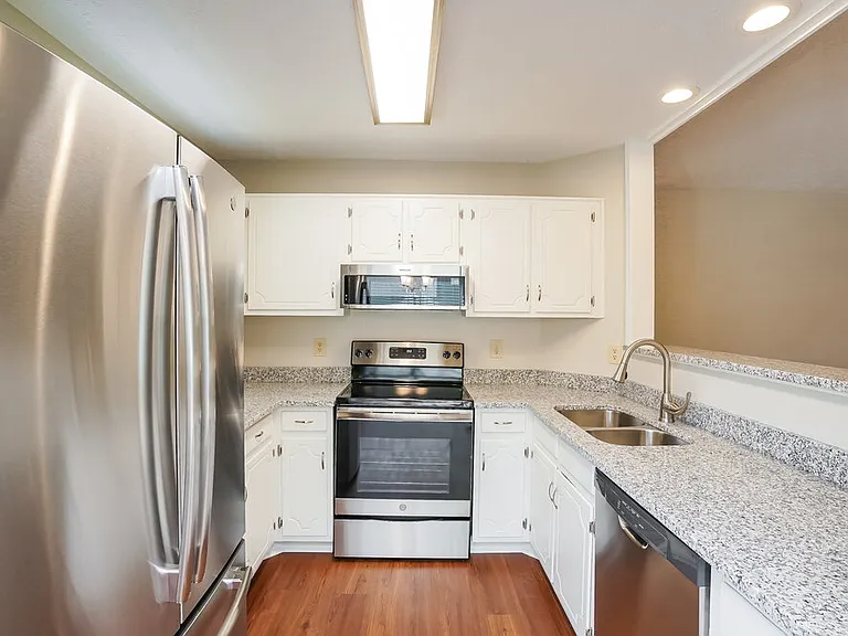 1019 Cedar Creek Village Rd — Photo 6