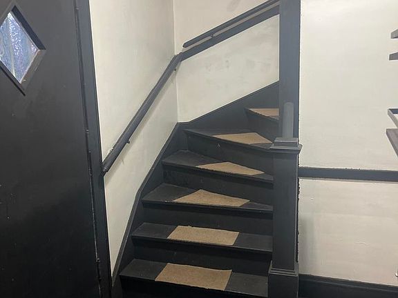 3rd image of 237 W 114th St