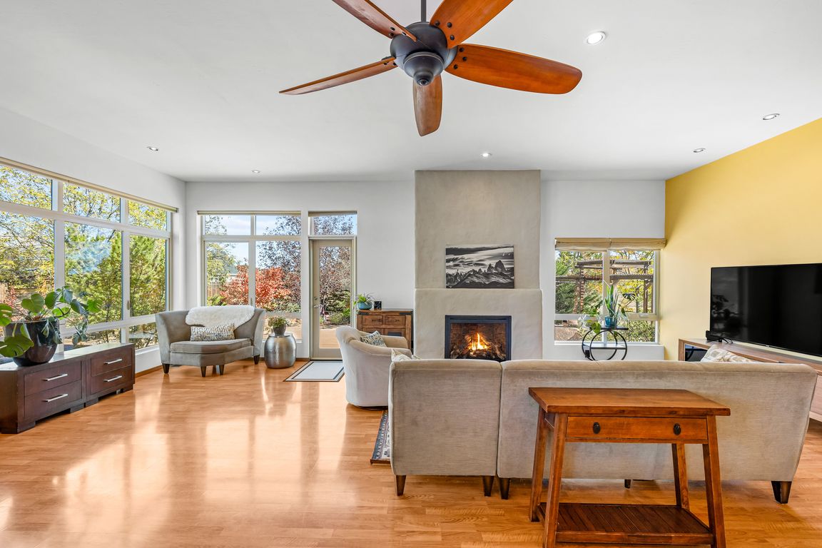 next background image