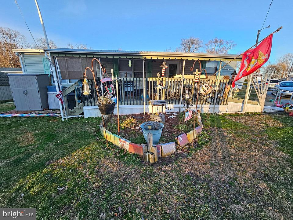 1st image of 21 Vanessa Ave