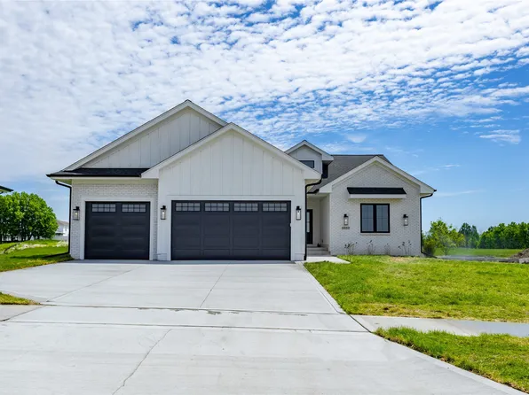 4657 174th St, Urbandale, IA 50323