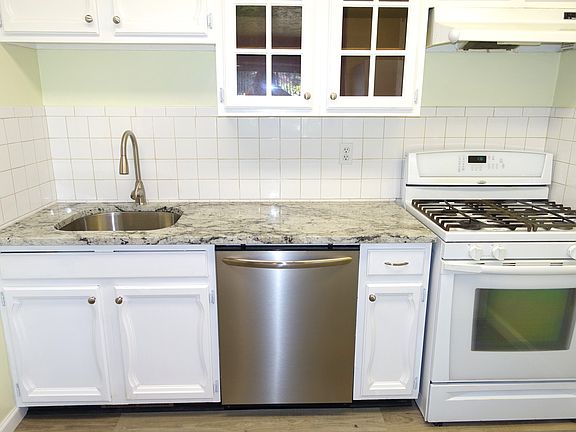 3rd image of 1156 N Camelot Dr