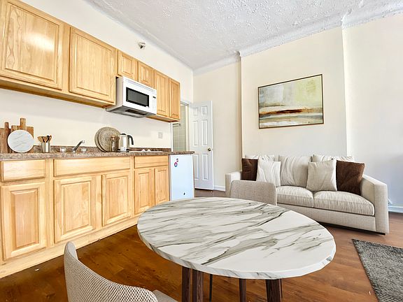 2nd image of 257 W 113th St APT 302