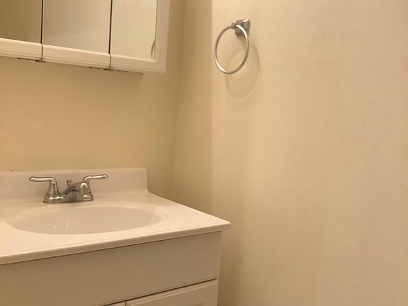 4th image of 1105 N Washington St #D