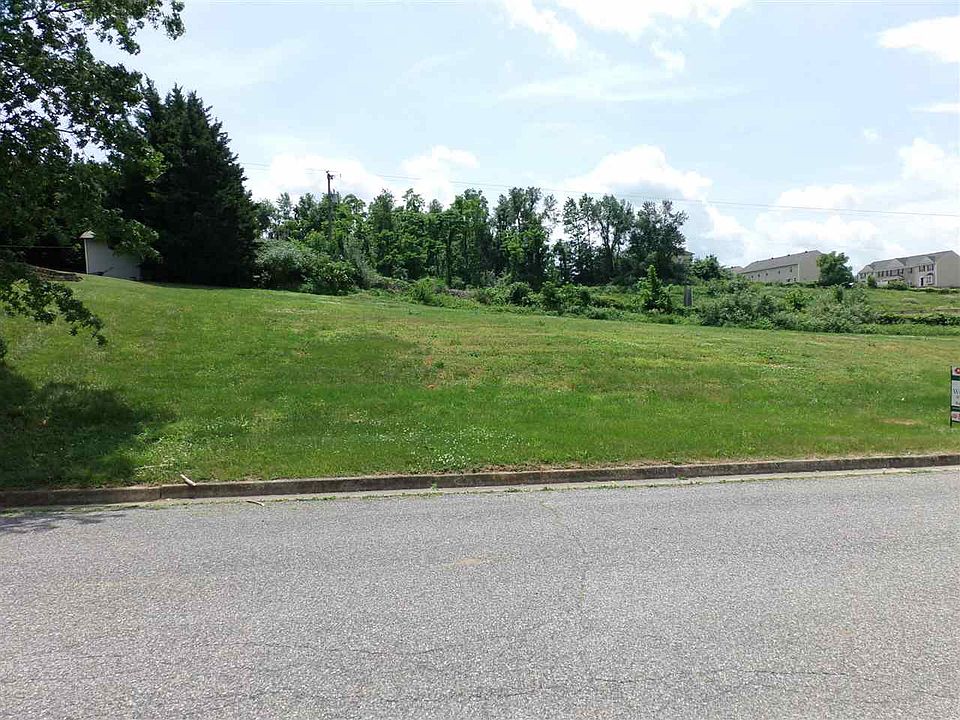 2nd image of 1645 Summit Dr