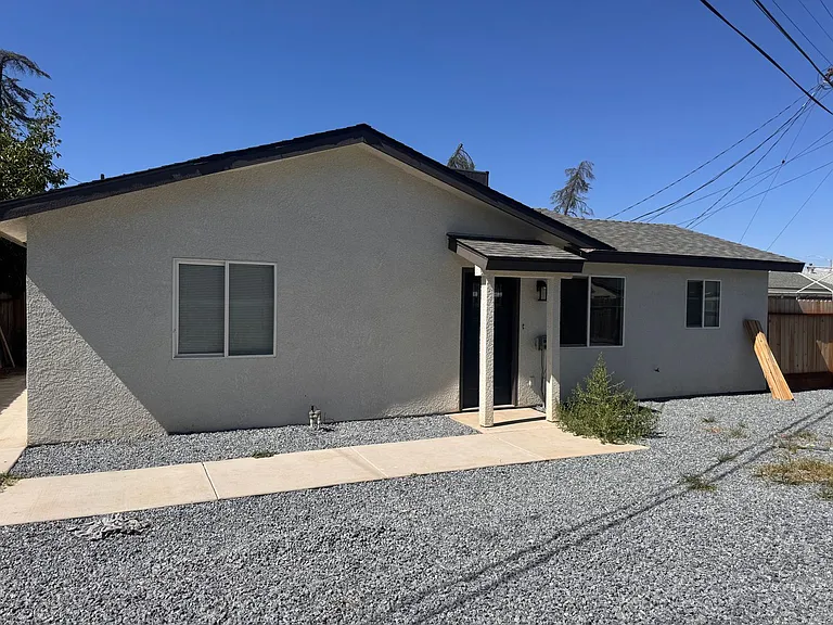 3874 E Ashlan Ave — Photo 1