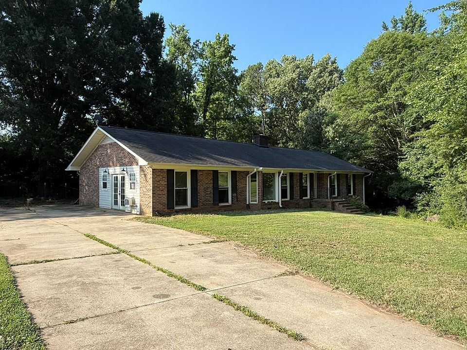 1st image of 442 Hill Rd