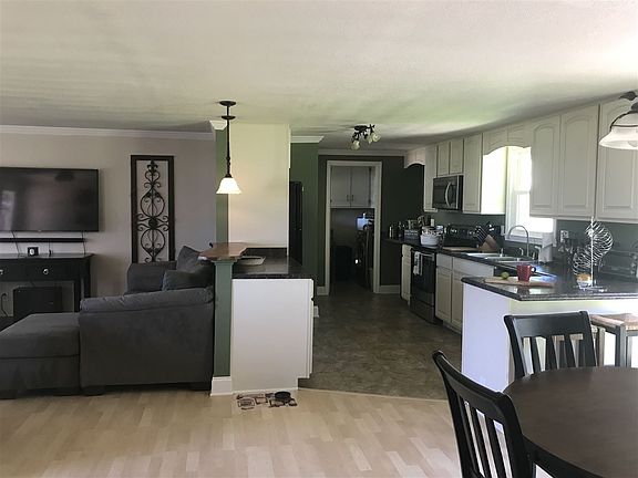 5th image of 126 Woodside Dr