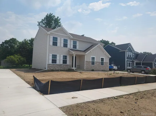 7129 Primrose Ln, Grand Blanc, MI 48439