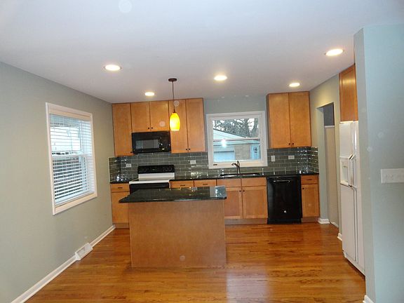 4th image of 119 N Reuter Dr