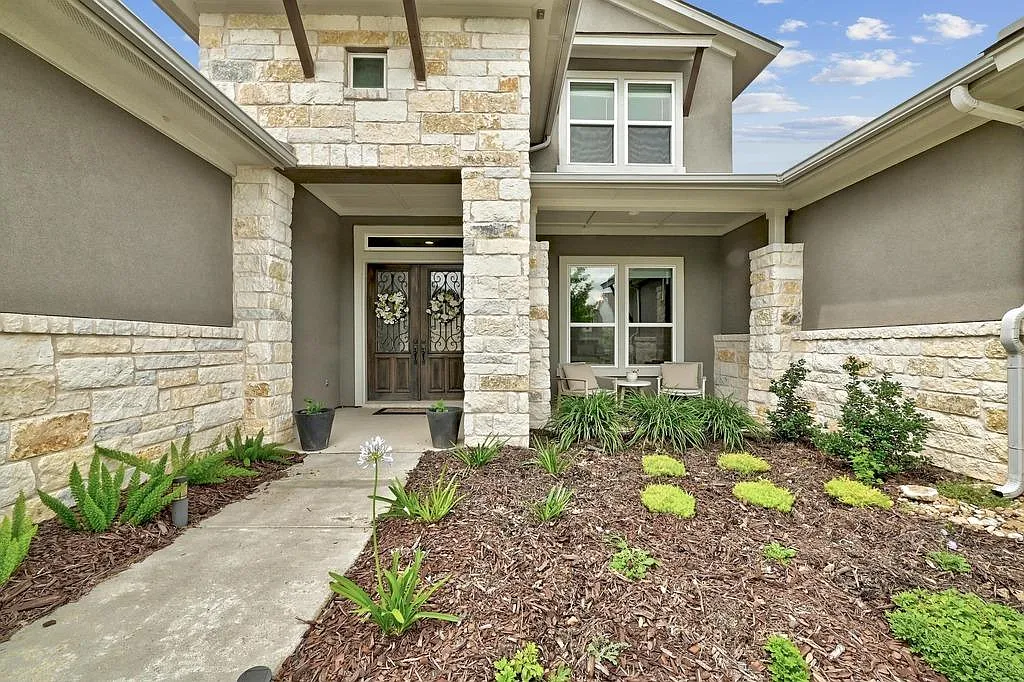 4 bed, 4.5 bath, 4144 sqft, $5,000 — Photo 3