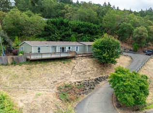 769 SE Fisher Dr, Roseburg, OR 97470