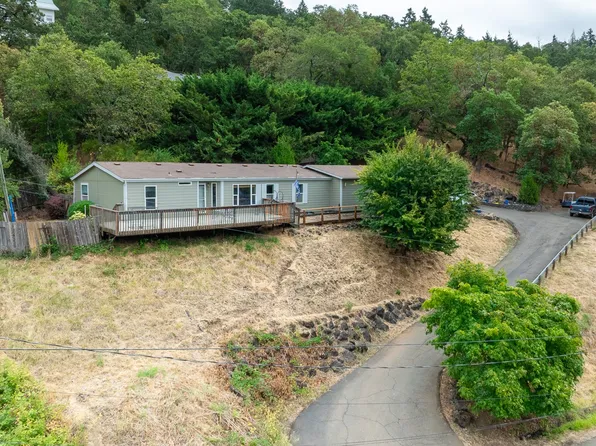 769 SE Fisher Dr, Roseburg, OR 97470
