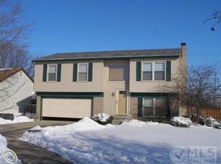 22004 Village Ct, Woodhaven, MI 48183