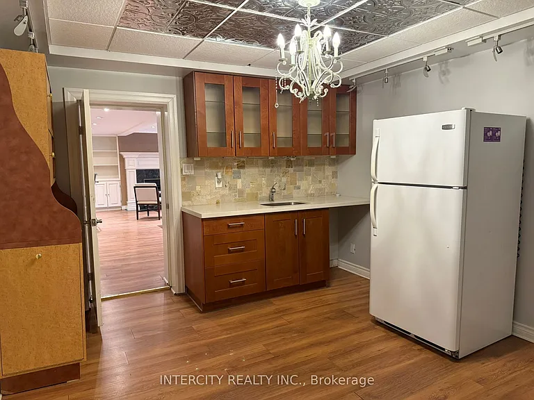 117 Clarence St #LOWER — Photo 5