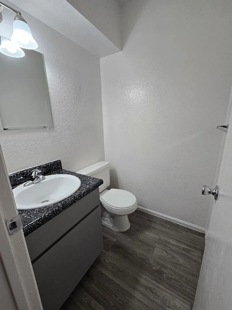2 bed, 1.5 bath, 1798 sqft, $2,250 — Photo 4