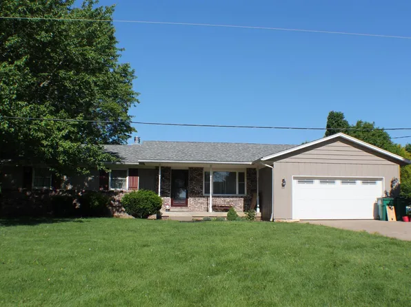 10 Becky Ct, Coal Valley, IL 61240