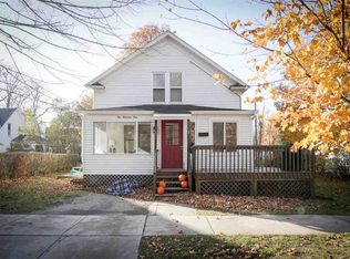 201 Lewis St, Charlevoix, MI 49720