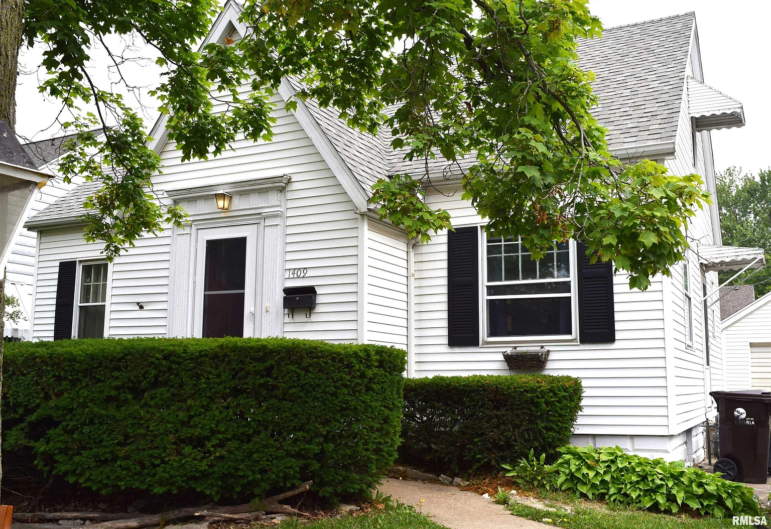 1409 W Margaret Ave photo 1