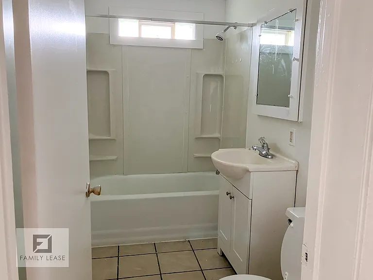 1034 W Macon St #B — Photo 12