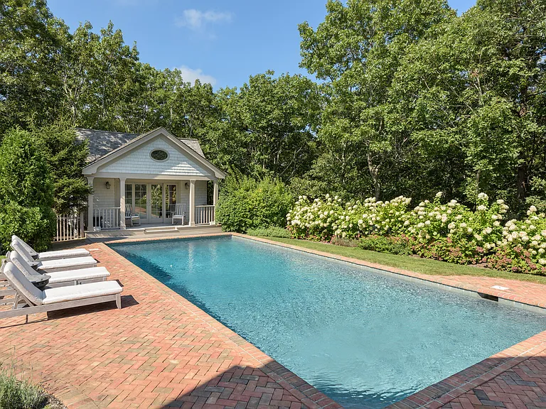 862 Old Sag Harbor Rd — Photo 2