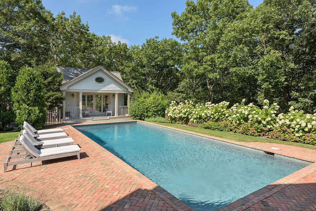Building Photo - 862 Old Sag Harbor Rd