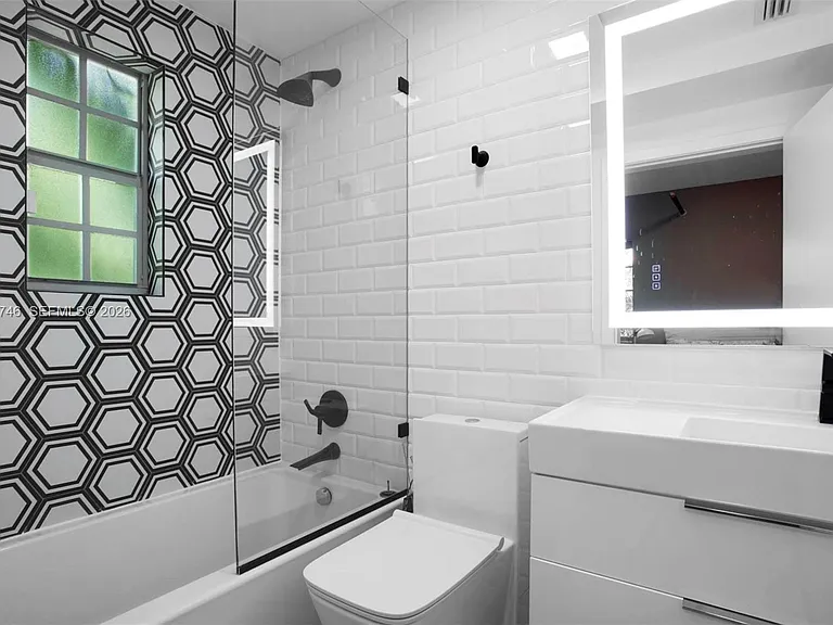901 3rd St #3 — Photo 3