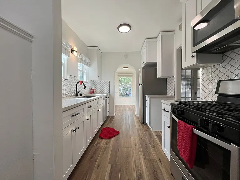 2316-2322 N Eucalyptus Ave — Photo 9