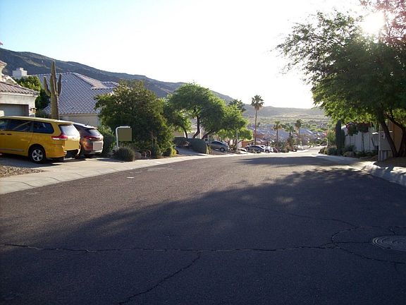 4th image of 730 E Mountain Sage Dr
