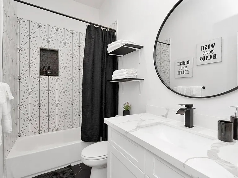 5308 Denmark St — Photo 31