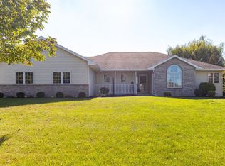2395 Roselawn Ln, Oshkosh, WI 54904