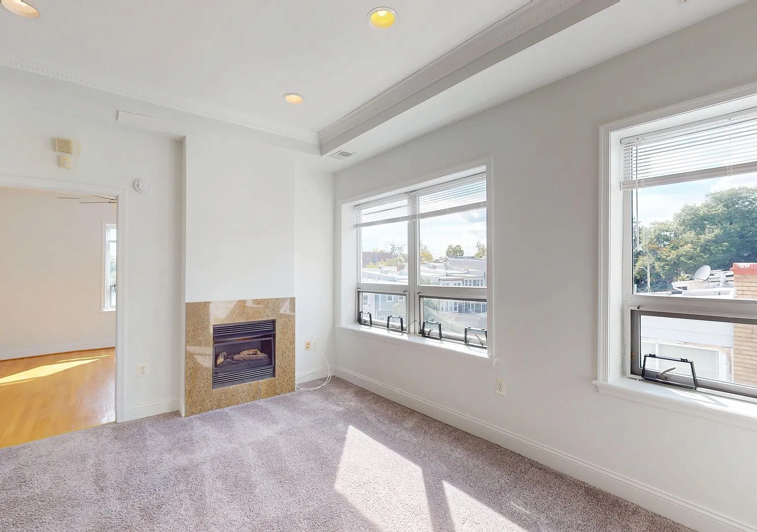 Top Floor! Beautiful One Bedroom W/Renovated Kitchen & Washer/Dryer In Unit! — Photo 4