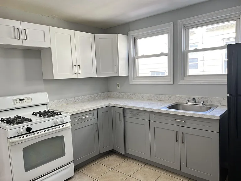 229 Alexander St #2 — Photo 2