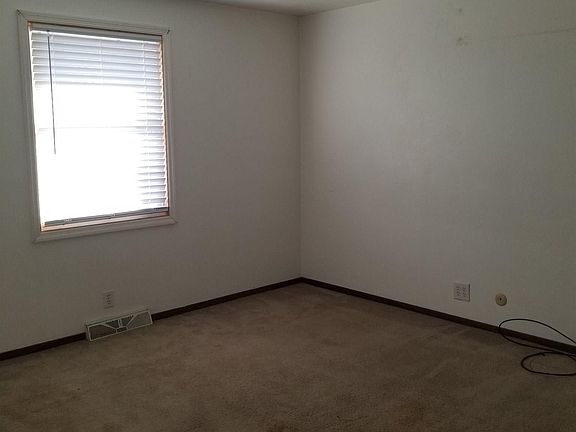 4th image of 2702 W Millbrook Ct #4