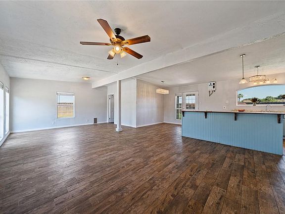 3rd image of 810 Adel Dr