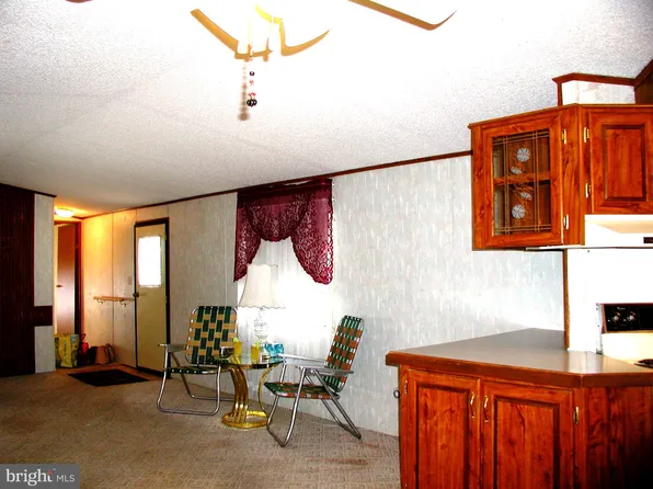 52 Cedar St, Manchester, PA 17345