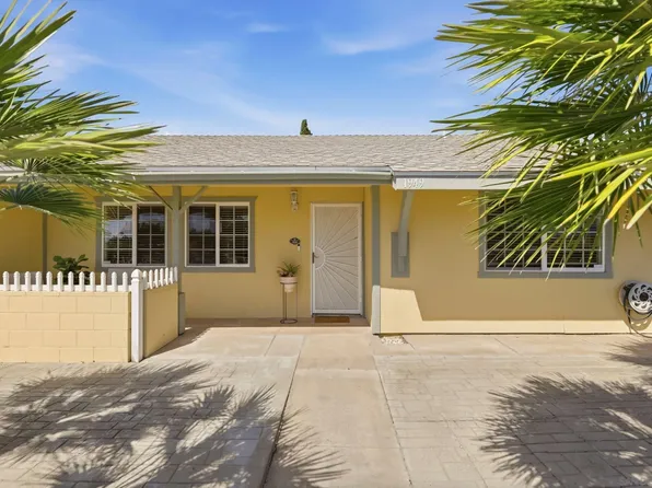 1949 Clover Way, Escondido, CA 92026