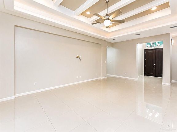 5th image of 2914 Hackberry Ave