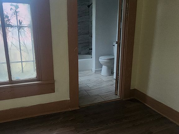 4th image of 2914 Marshall St