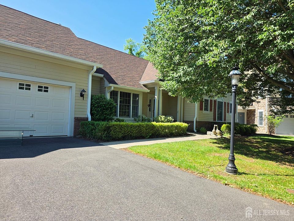 1st image of 47 Hedge Row Rd