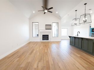 8301 Mountain Oak Dr, Edmond, OK 73034