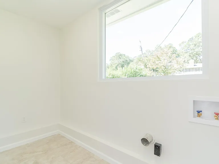 913 Woodmore Ter — Photo 37