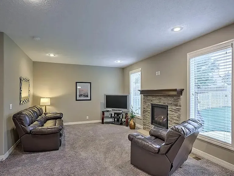4318 S 198th St — Photo 4
