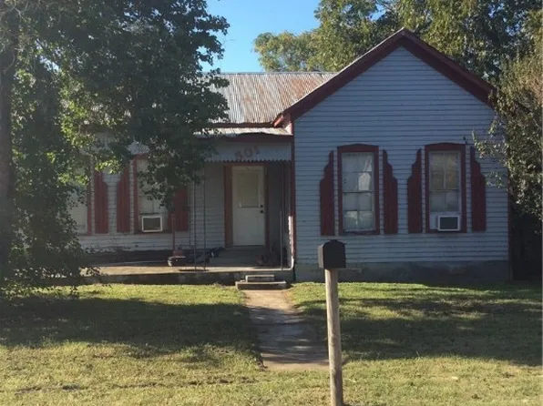 501 W Clayton St, Cuero, TX 77954