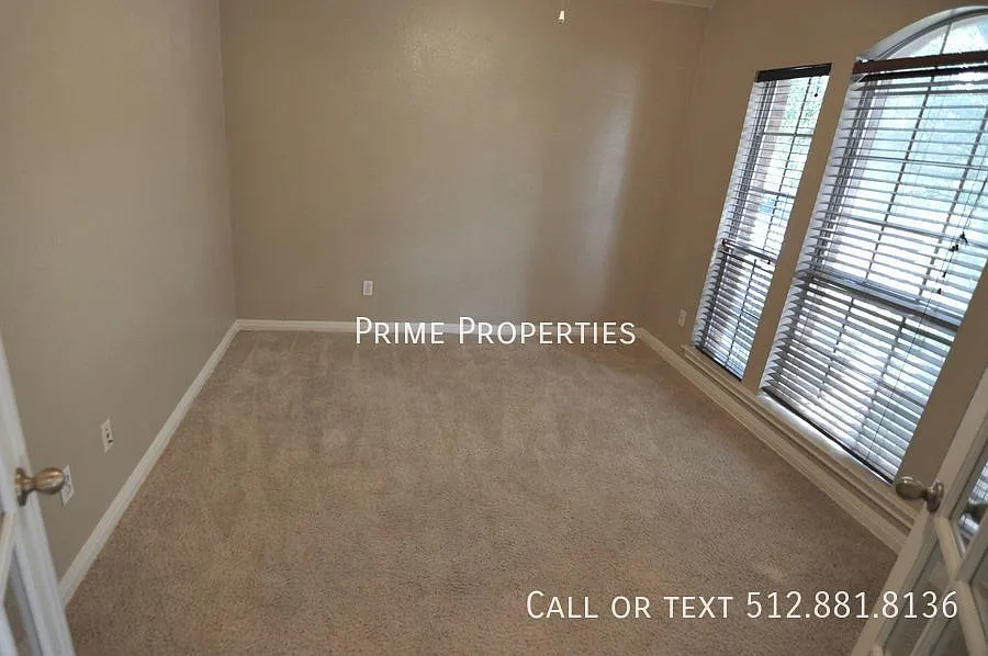 Amazing Round Rock home with bonus office! — Photo 3