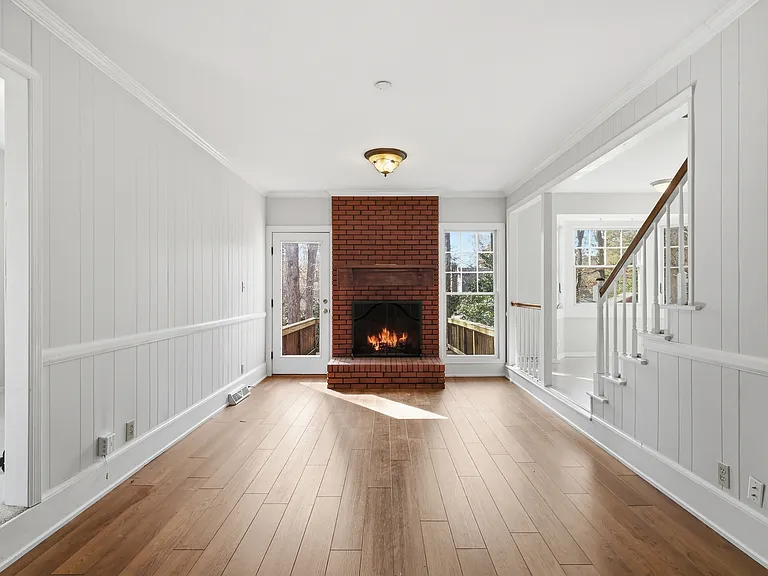 135 Sycamore St — Photo 10