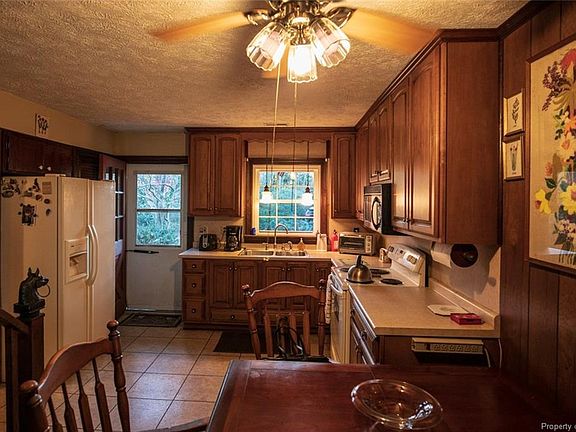 2nd image of 240 Dogwood Ln
